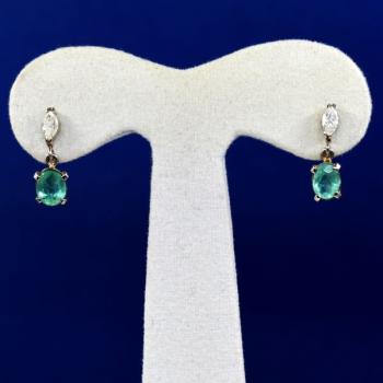 Bílozlaté náušnice se smaragdy Bílozlaté náušnice se smaragdy