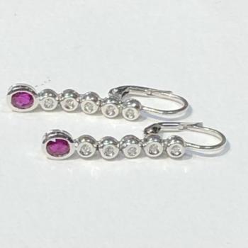 BRILIANTOVÉ NÁUŠNICE S RUBÍNY BRILIANTOVÉ NÁUŠNICE S RUBÍNY
