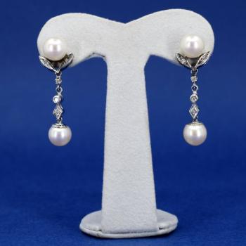 Bílozlaté náušnice s perlami Bílozlaté náušnice s perlami