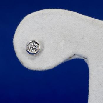 Bílozlaté náušnice s brilianty Bílozlaté náušnice s brilianty