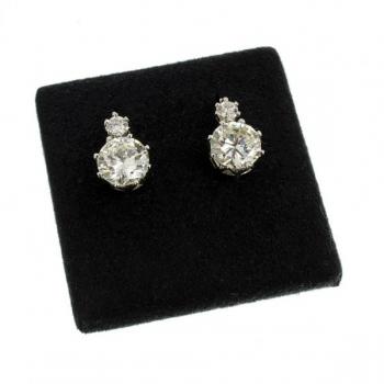 Luxusní briliantové náušnice v etui Luxusní briliantové náušnice v etui
